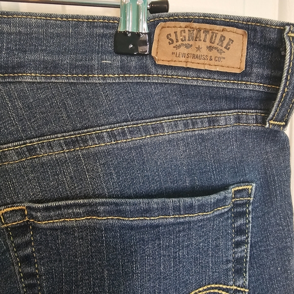 Levi's Classic Blue Women's Modern Capri Jeans Sz 16 - Picture 8 of 9